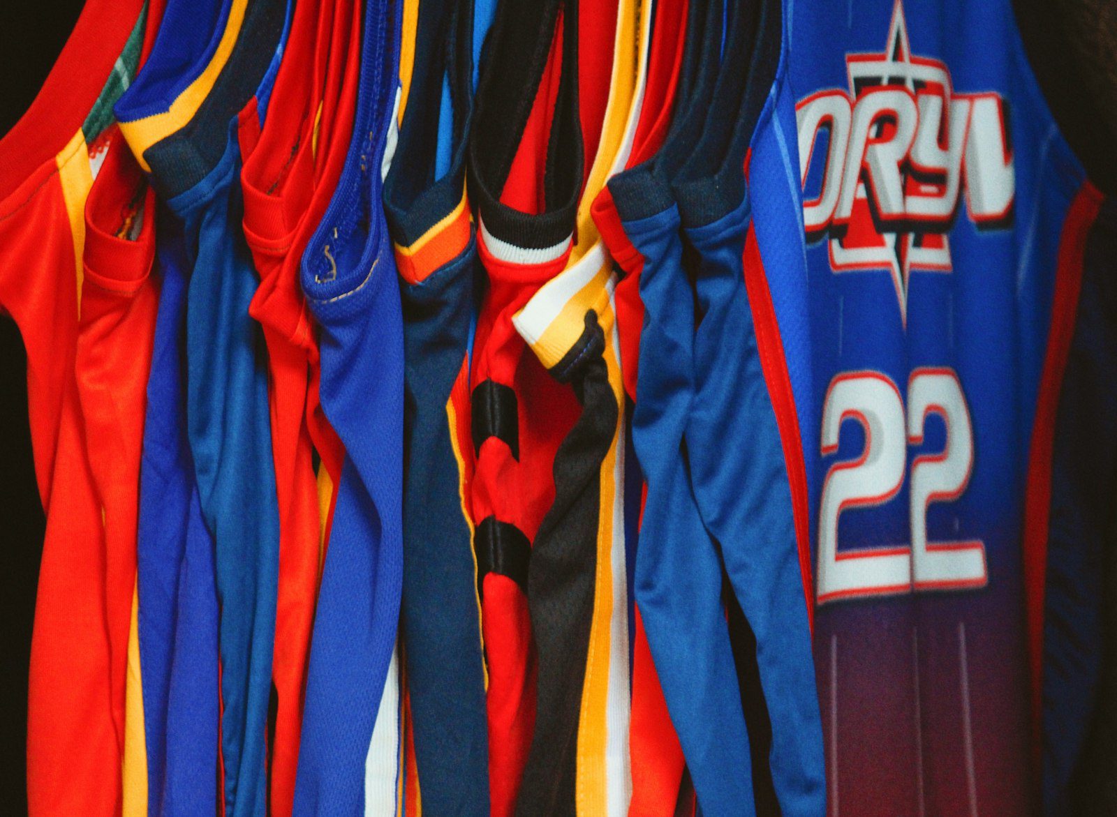 Custom sports jerseys and team uniforms for customized sportswear